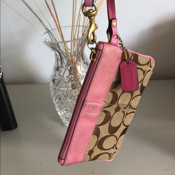 Pink coach wristlet - Picture 3 of 3